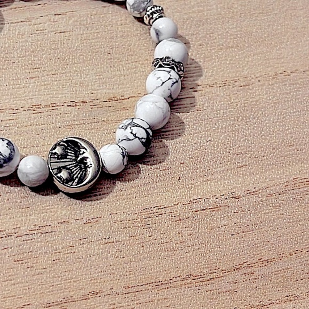 White Howlite Bracelet, Free form Howlite Pendant, Reversible Sun/Moon 🤍🩶🖤 - Picture 6 of 12
